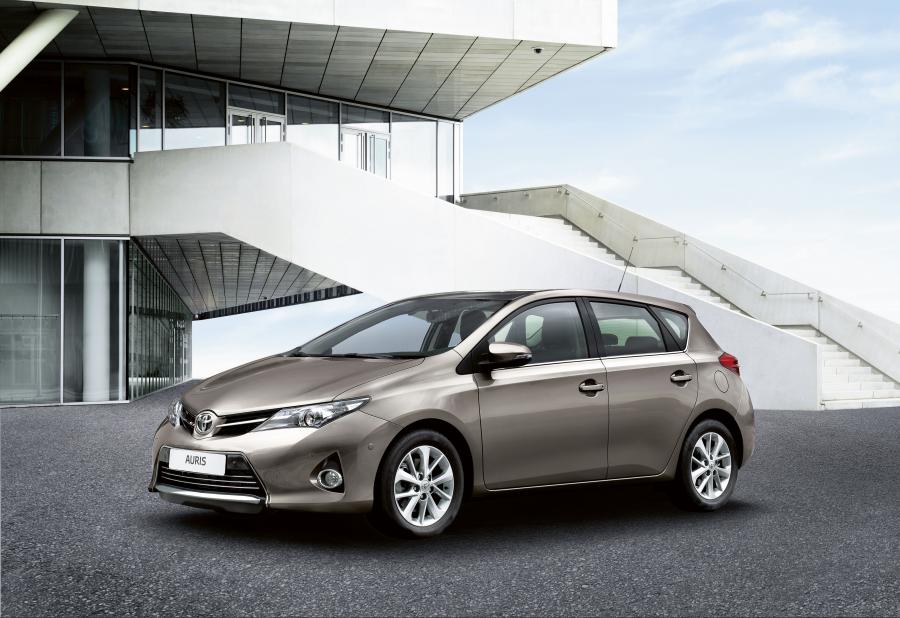  Toyota Auris 2012 года  (фото 10 из 17)